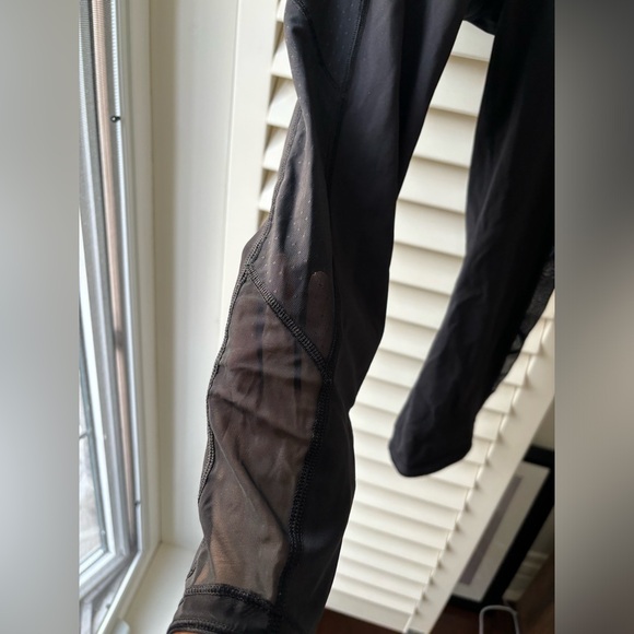 LULULEMON Body Con Crop, black. Mesh sides. - Picture 7 of 11